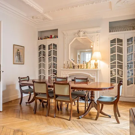 Luxurious Traditional French Style Near Eiffel Tower Appartamento Parigi